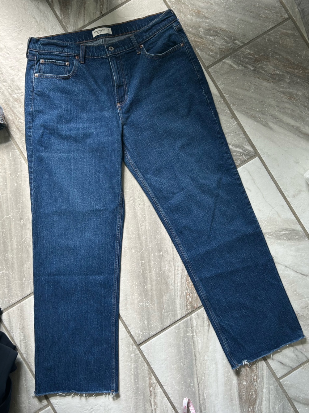 Abercrombie & Fitch The Baggy Low Rise Jeans Blue Raw Hem Size 32 / 14 Regular